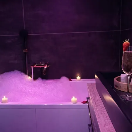 Loveroom Chic Avec Piscine - - 15 Min Detoulouse * Mons (Haute-Garonne)